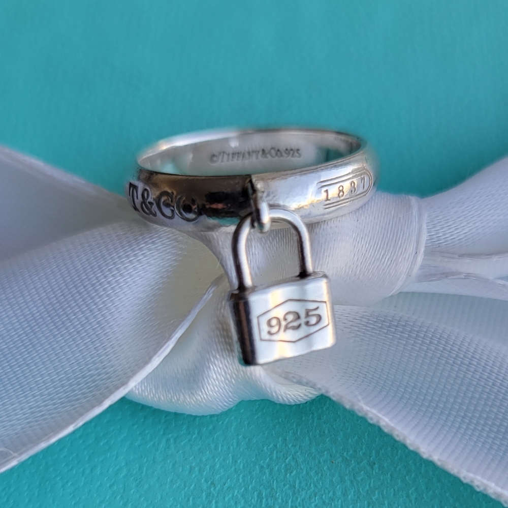 1837 dangle padlock band ring - Picture 4 of 9